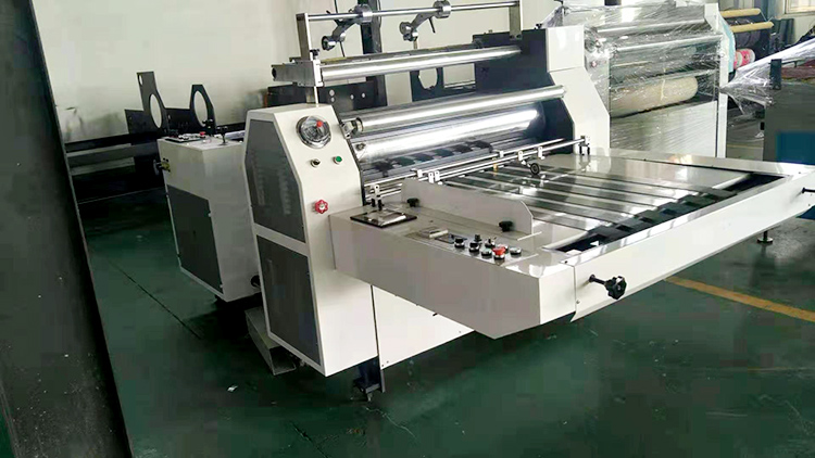 全自動覆膜機(jī)圖片